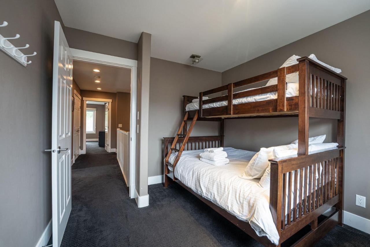 Aspen Lodge By Revelstoke Vacations Bagian luar foto