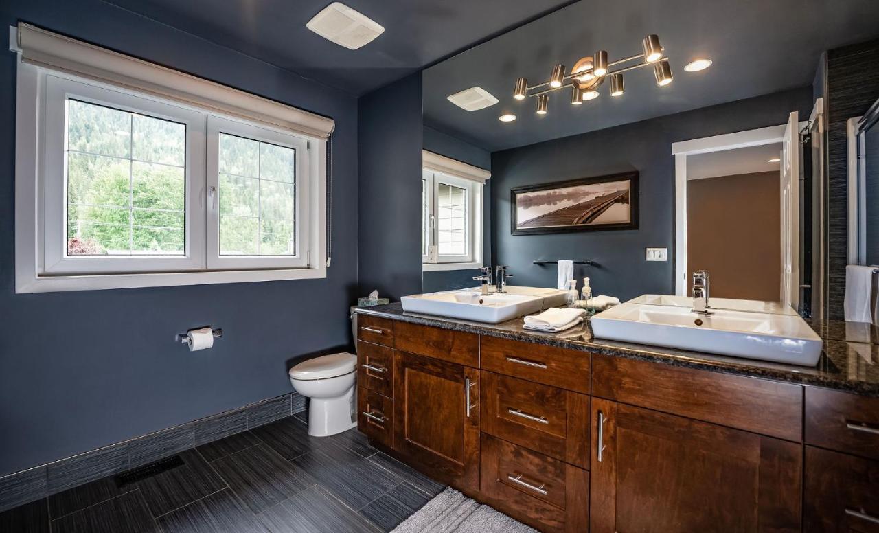 Aspen Lodge By Revelstoke Vacations Bagian luar foto