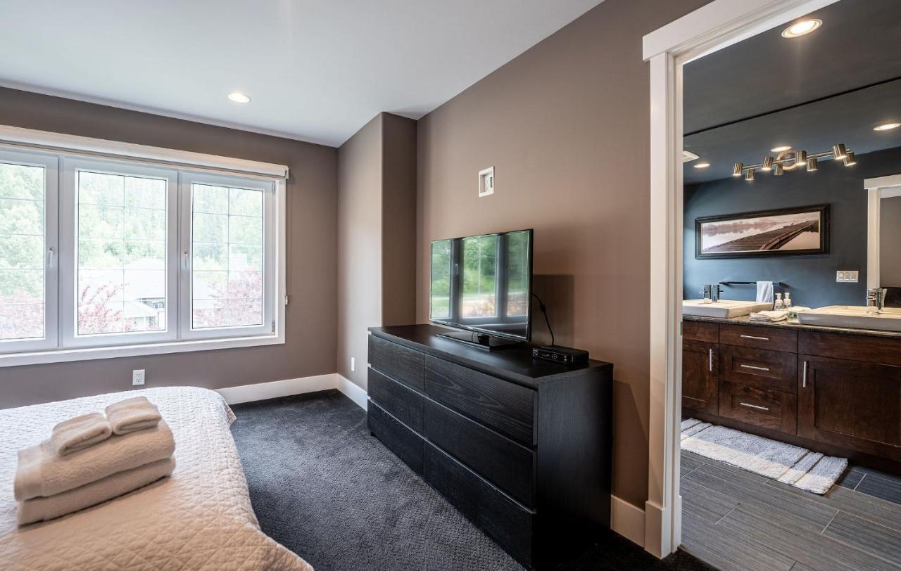 Aspen Lodge By Revelstoke Vacations Bagian luar foto