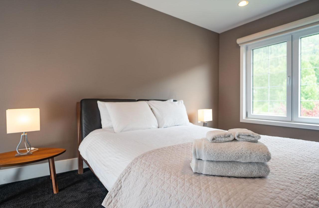 Aspen Lodge By Revelstoke Vacations Bagian luar foto