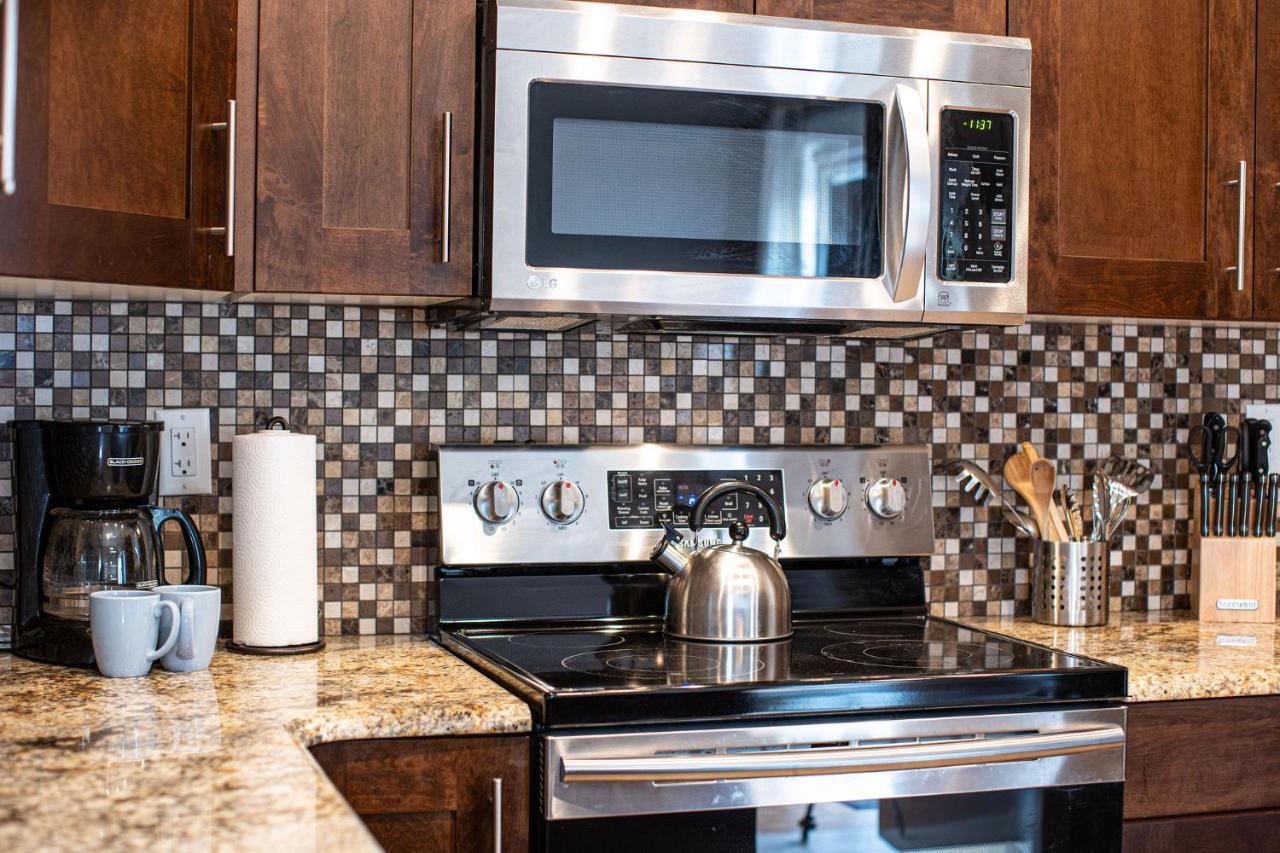 Aspen Lodge By Revelstoke Vacations Bagian luar foto